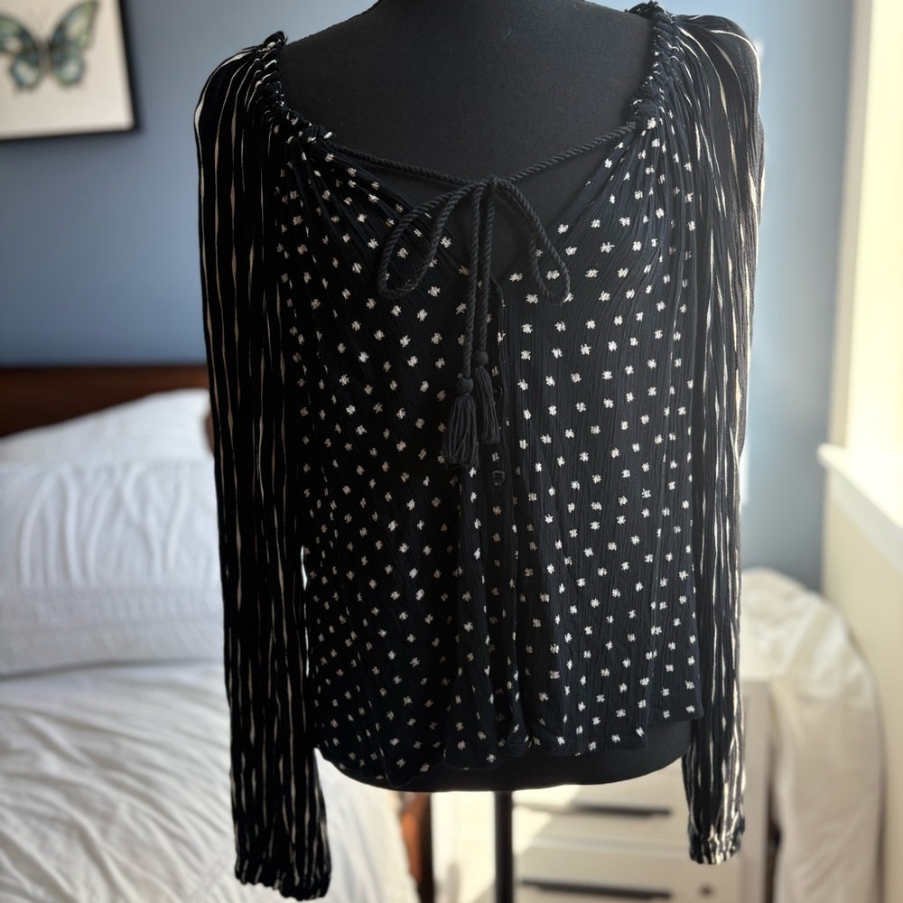 Billabong Cream and White Patterned Long Sleeve V-Neck Button Front Blouse